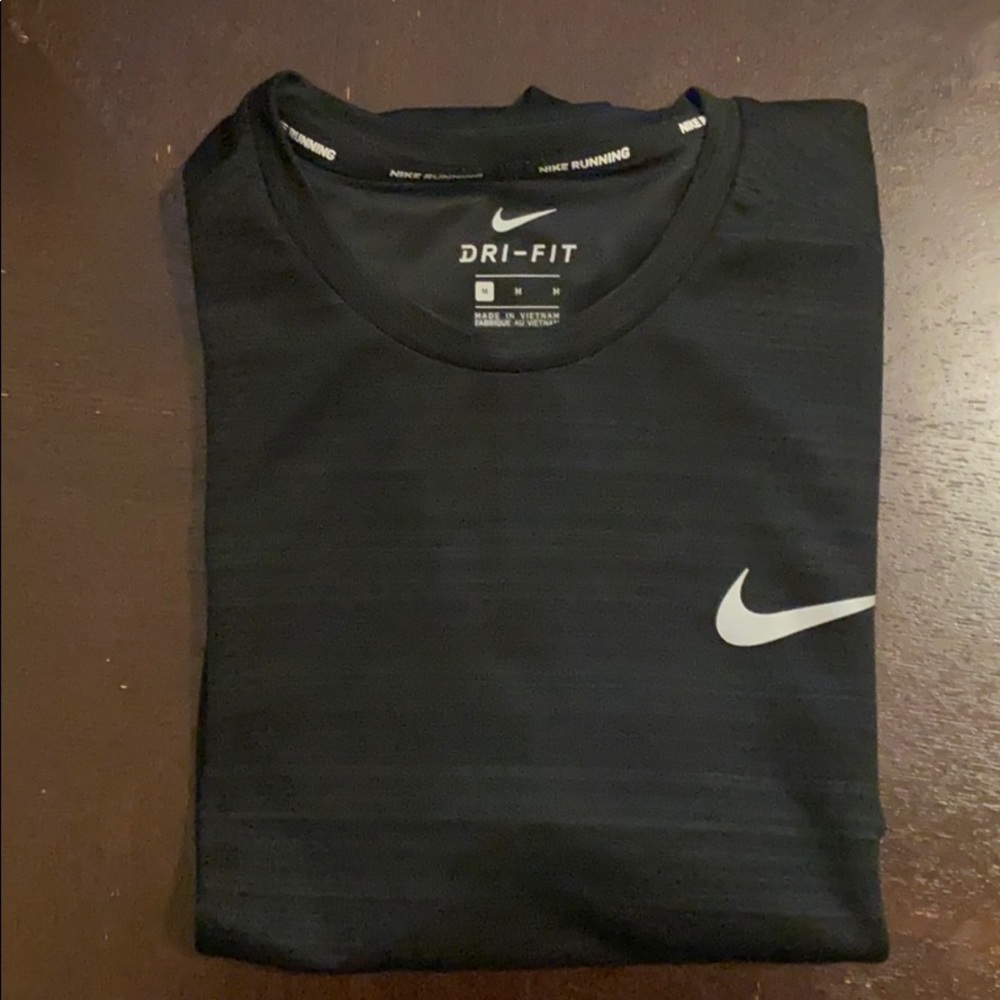 Nike Dri-fit workout shirt (M)